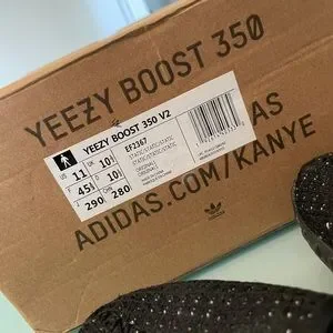 yeezy boost 350 v2 oreo box (9M) Breaking Grail length Boost cushioning Adidas Yeezy Boost 350 V2